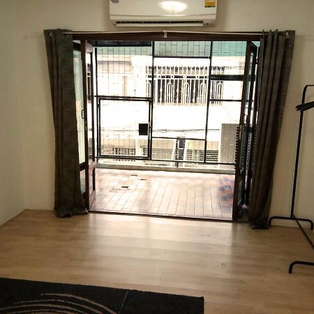 Once In Bangkok With Me Guesthouse Екстериор снимка