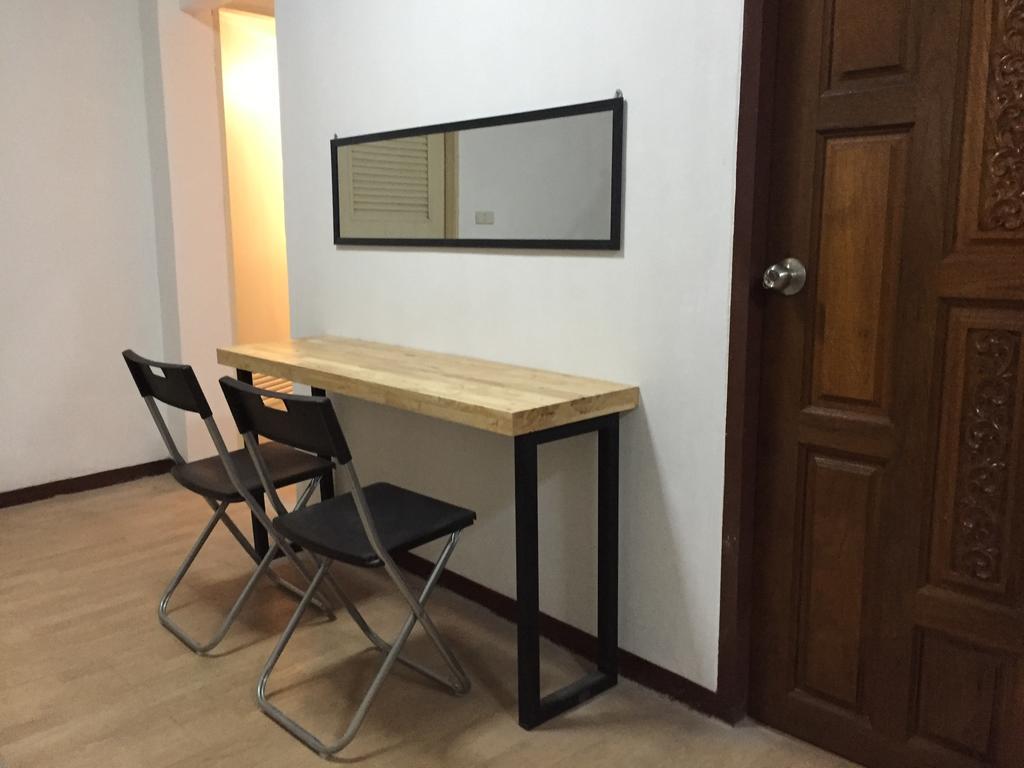 Once In Bangkok With Me Guesthouse Екстериор снимка