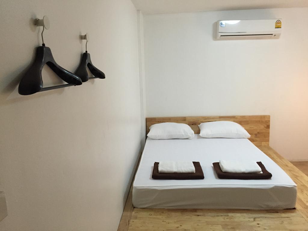 Once In Bangkok With Me Guesthouse Екстериор снимка