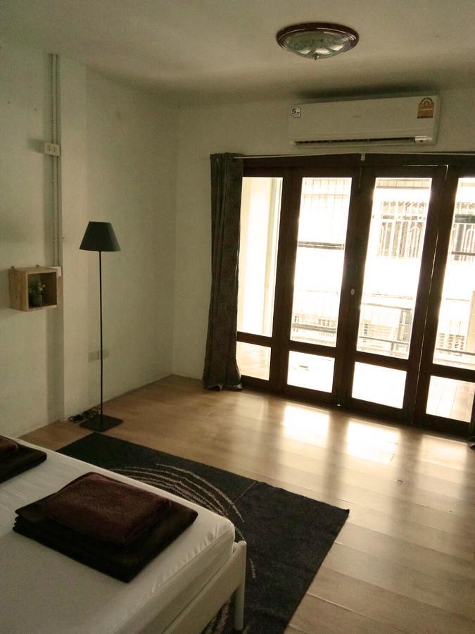 Once In Bangkok With Me Guesthouse Екстериор снимка