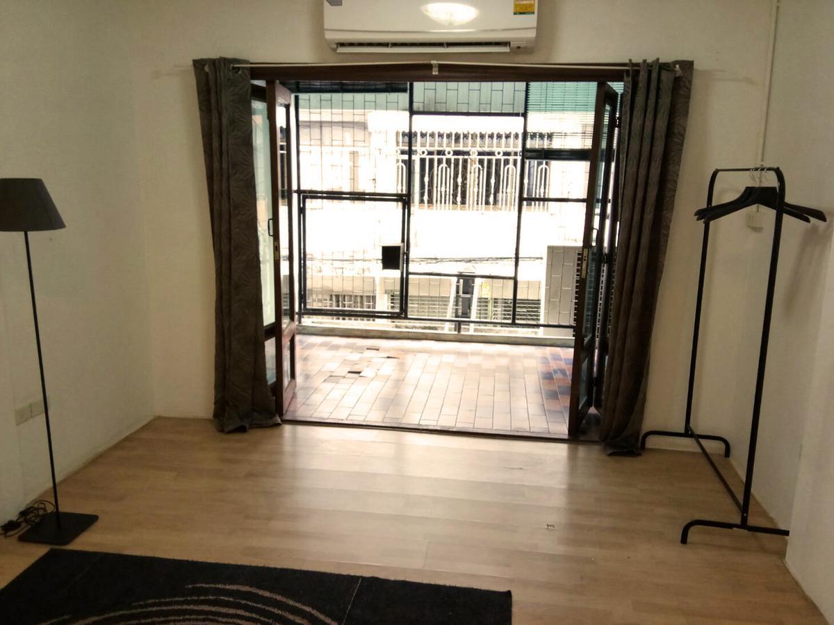 Once In Bangkok With Me Guesthouse Екстериор снимка