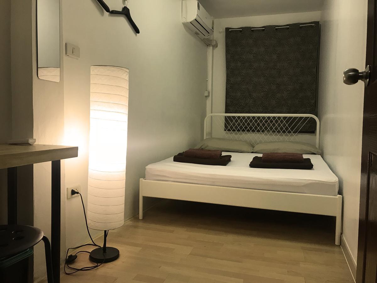 Once In Bangkok With Me Guesthouse Екстериор снимка