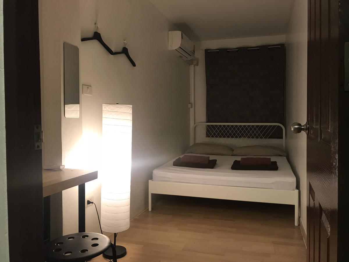 Once In Bangkok With Me Guesthouse Екстериор снимка